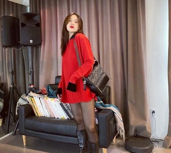  [面搭配]春季也能穿得美丽又性感，学会“下搭黑丝”穿法，不光腿也很惊艳