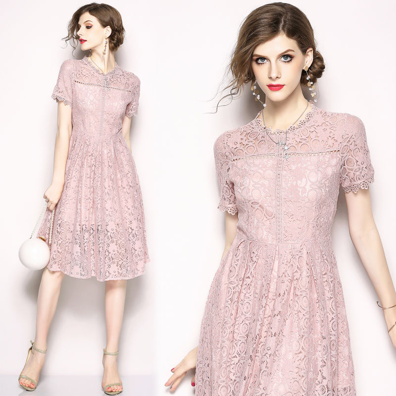 “走光”也是一种美!今年巨火“裸裸裙”，显性感身材更显女人味