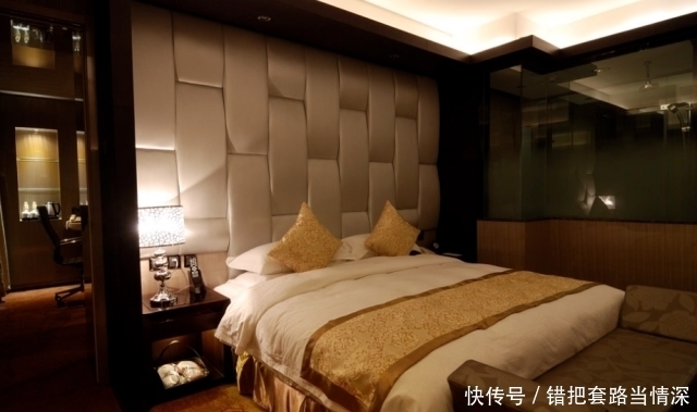 『住进酒店』酒店半夜打电话给前台,会有怎样的后果?退休经理:试一次就知道