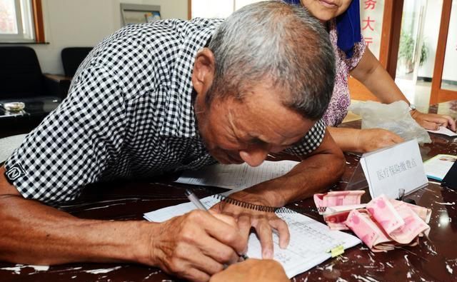 社保率马上要降!愿意缴纳社保人却越来越少，这是怎么一回事?