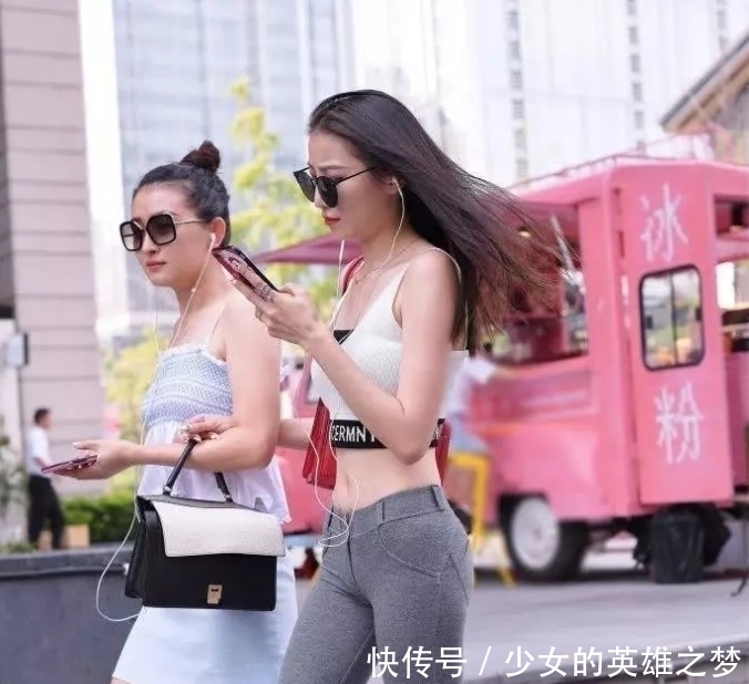  夸张@街拍：毫不夸张地说，这才是百里挑一的真女神！