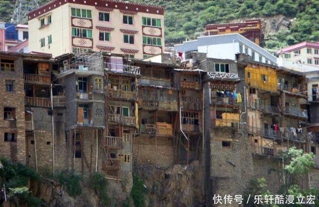 中国最神奇的县城,建立在悬崖上,全城仅一条主街道,想掉头都难