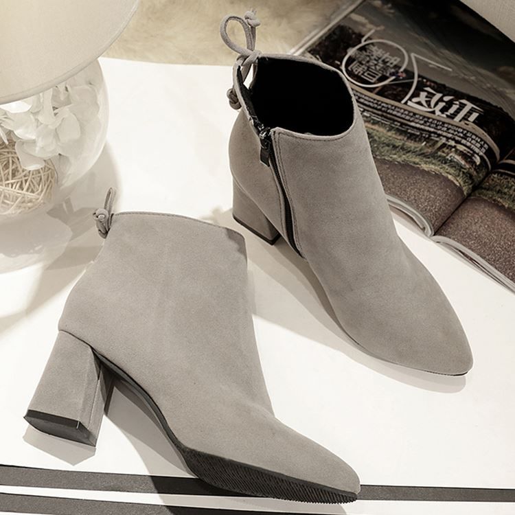 天气凉了，少穿凉鞋了!快备上今秋流行的靴子，高级显档次