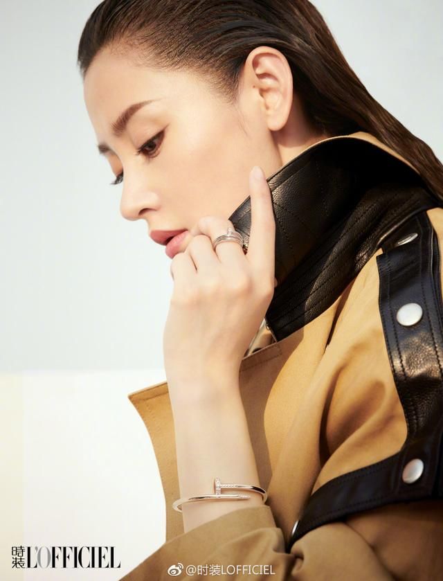 难得有一张张天爱露背照,大家却被她的头吸引,网友:还真敢扎!