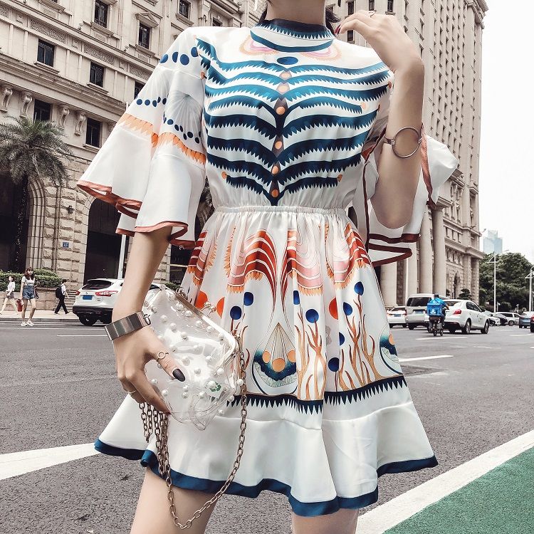 小个子女生都想要的高挑秘密!洋气A字裙+高跟鞋，巨显气质美