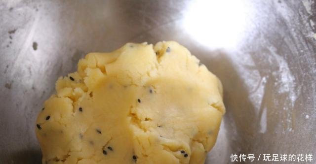  喜欢■年纪轻轻就一头白发这吃食坚持吃，头发乌黑靓丽，比护发素还好