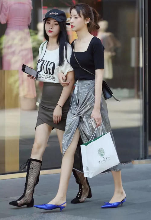 丰腴小阿姨运动紧身裤勾勒饱满臀线，经常做运动，减肥不成又胖20