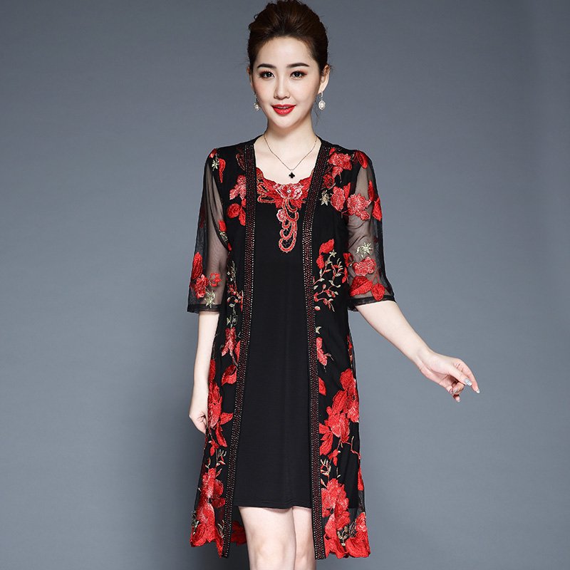 越来越多女人流行穿“立秋裙”,一个比一个洋气,借钱也要买2款