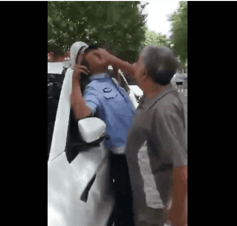 涉事老人已经被拘留: 为老不尊, 年龄从来不是你任性的理由!