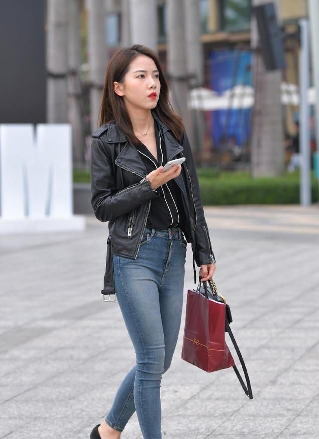 『舒适』牛仔裤带来时尚魅力,展现精致身材线条,松秀出女人的美!