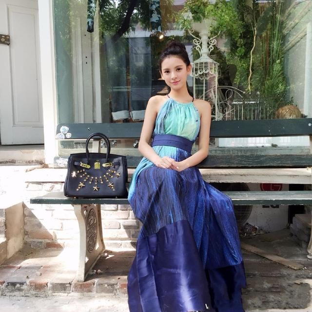 张予曦厉害了！一条蛋糕裙只能遮住重点，网友：以下全是腿！