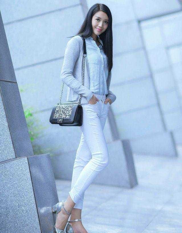 紧身裤穿起来显得腿部修长，美观提升档次，挺阔有型！