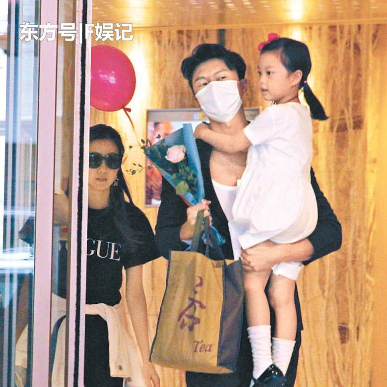 TVB视帝老被传和老婆离婚 这次一家三口齐出动力破谣言