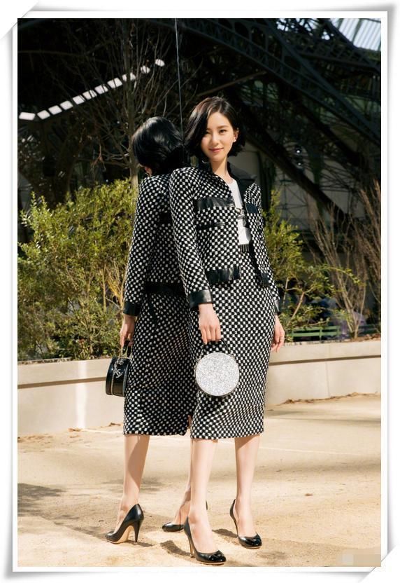 当杨幂和刘诗诗同穿一件衬衫，网友：才知道身材和气质哪个更重要