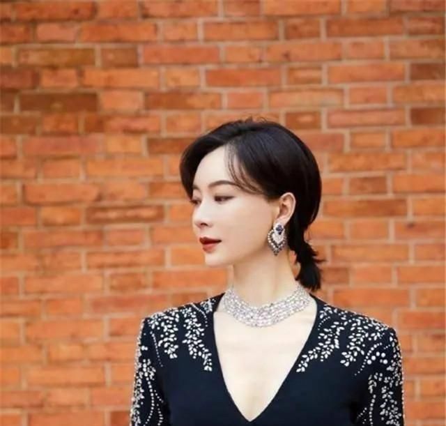  #女性来说#见过世面的女人，很少戴黄金首饰，瞧阔太们这4种，显高级又贵气