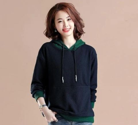  『小脚』49岁小姨，居然买3件娃娃衫！搭配小脚裤时髦又减龄，谁穿谁美
