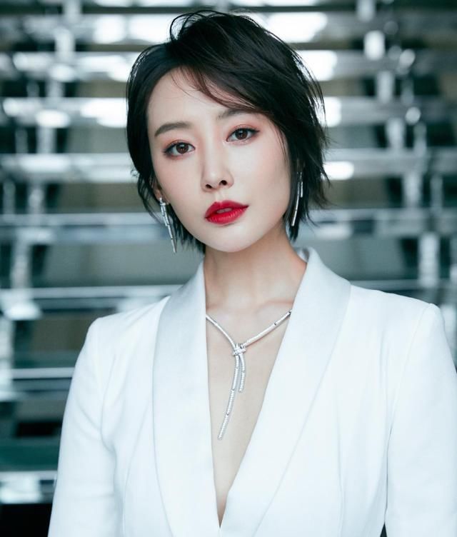  『脸上』脸上有这4个特征的女生不要留“刘海”,否则太难看,信我的准没错