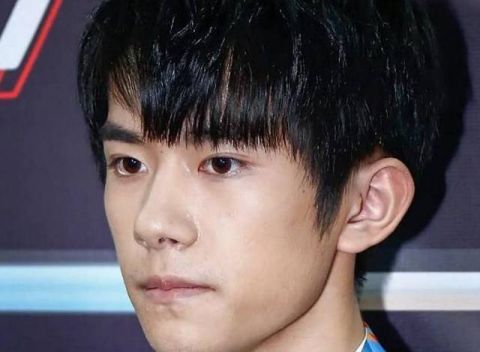 明星无修图:易烊千玺胡子拉碴太实诚,吴磊刘昊