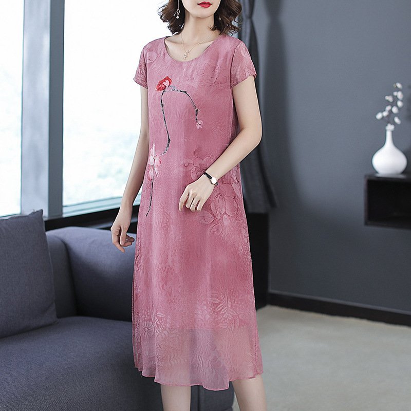 60后的你，若不差钱!多试试这样的减龄装，随便一穿就女人味十足