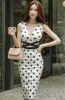 时尚穿搭：挺阔有型的紧身包臀裙美女，成熟妩媚尽显职场风范！