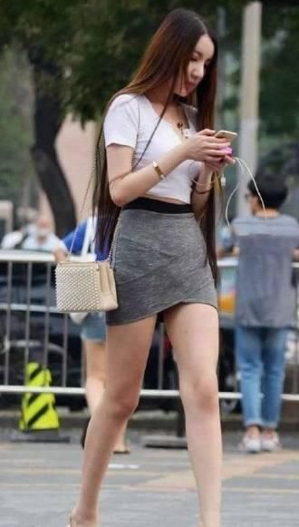 街拍:图1的小姐姐很有女王范，图4染绿色的头发美女很有想法!