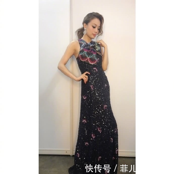 168容祖儿撞衫167景甜，身材相差1cm，竟也美得不相上下！