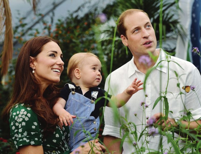 37岁凯特王妃:大红长裙美丽艳人，最后一张弯腰笑到不能自已!