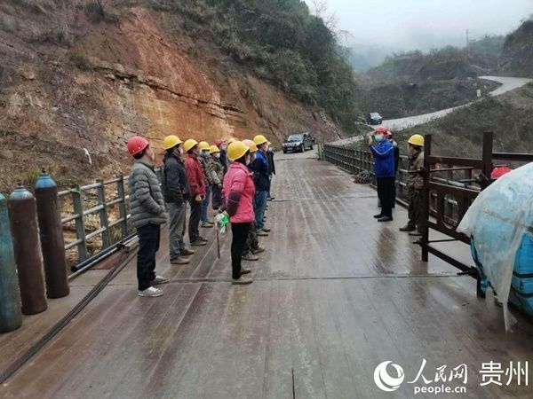 疫情防控:开阳开投集团:为科技大道项目建设“加码”