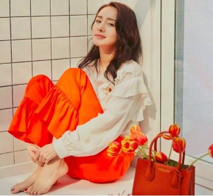 一双修长美腿+玉足:是心跳的感觉