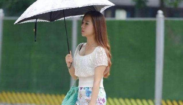 马路杀手之重庆街拍 随便一个都秒掉好些个明星, 小姐姐的短裙太