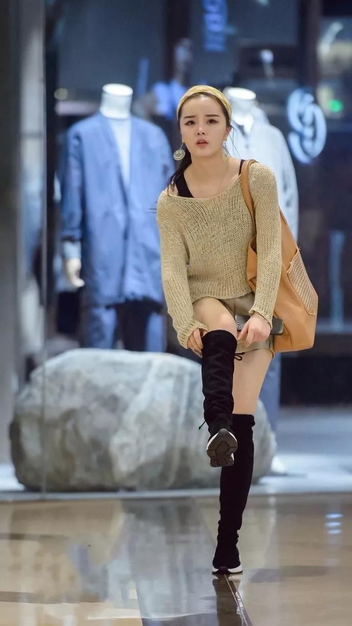 街拍:靓丽时尚的性感都市气质美女