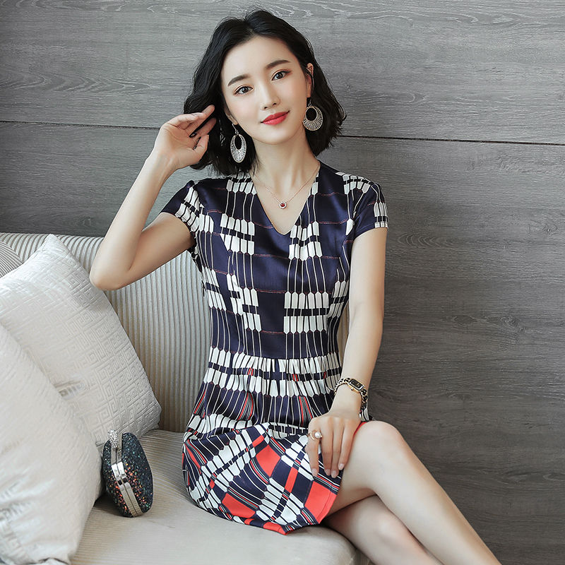 老实说!从没见过这么漂亮的真丝裙,高贵无比,比旗袍高雅,贼美