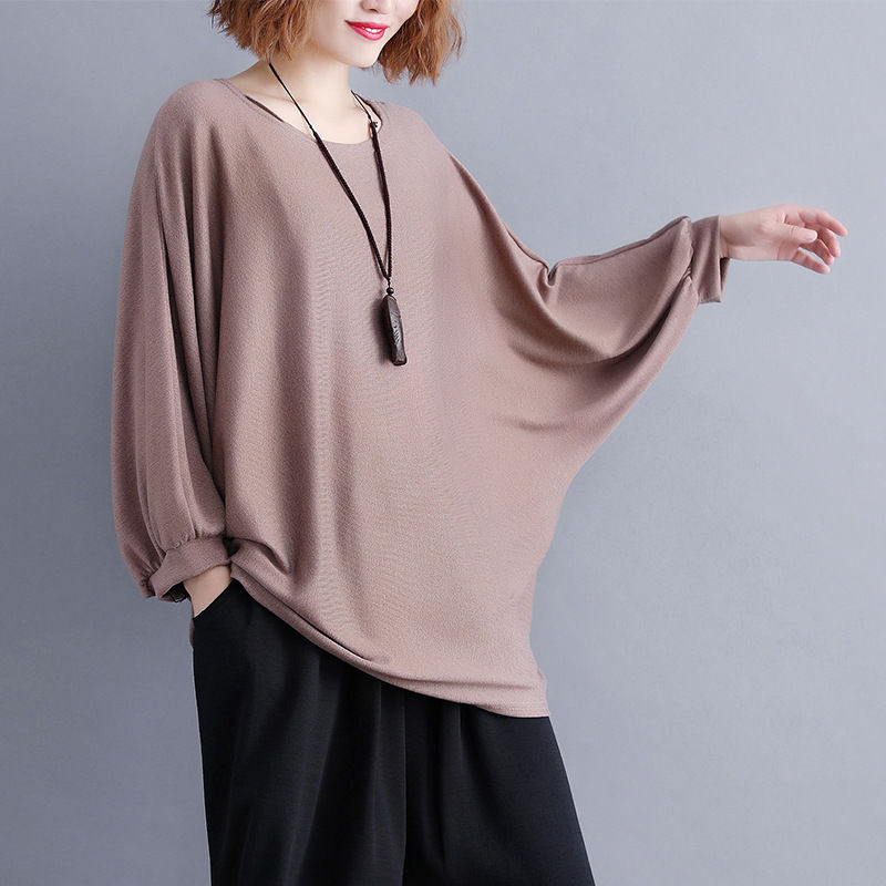 女人一旦过了40，可不要随意穿搭，瞧下图穿搭，背影都美爆