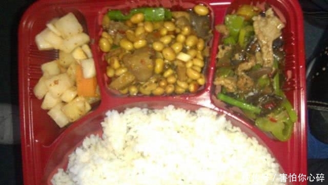 来到中国游玩的日本游客，对我国高铁赞不绝口，唯独这点摇头叹息