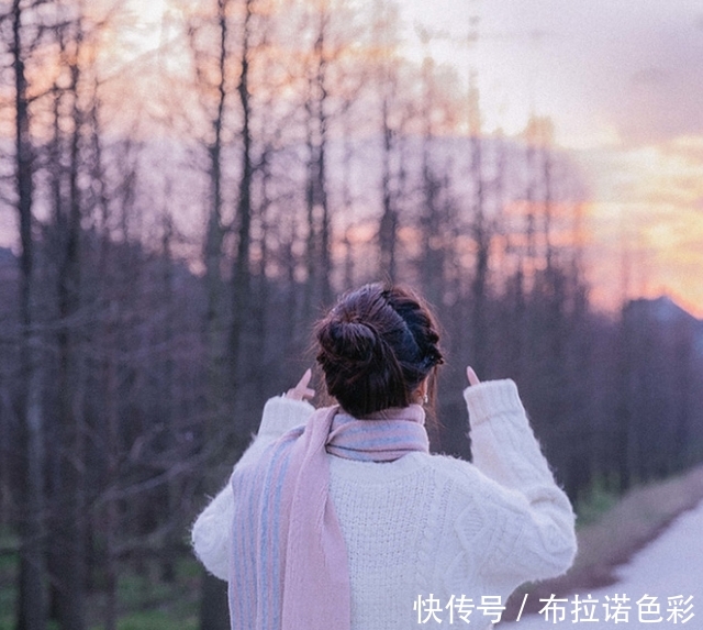 试试■拍照不上镜?试试这些拍照姿势,随手拍就很好看