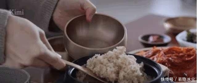 『治愈』辞职回乡下种菜的韩国“李子柒”不出镜,却治愈200万人