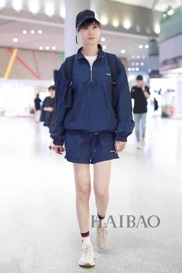 李小璐高调复出靠母女装扮嫩?刘雯一裤两穿太会搭…【海报街拍】