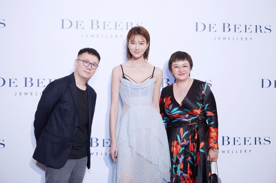 仙skr人!李斯羽亮相珠宝晚宴宛若海中公主