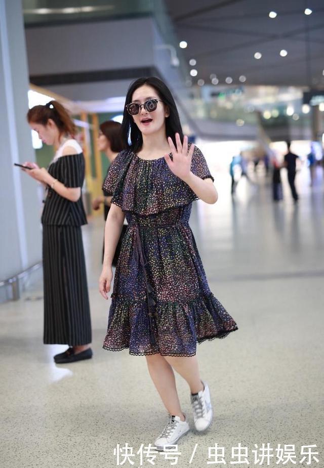 37岁谢娜现身机场，仅仅穿了一身休闲套装，就显瘦了这么多？