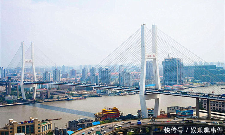  [设计师]中国耗资148亿建第一高楼，刮风摆动幅度达一米？设计师