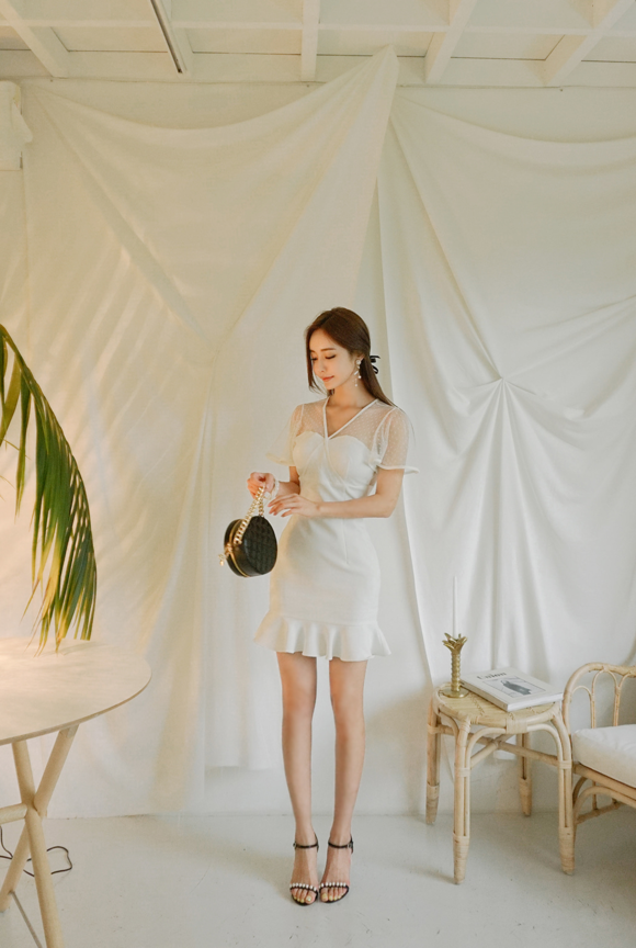 女神孙允珠,融雪花蒲温暖缦纱波点鱼尾裙