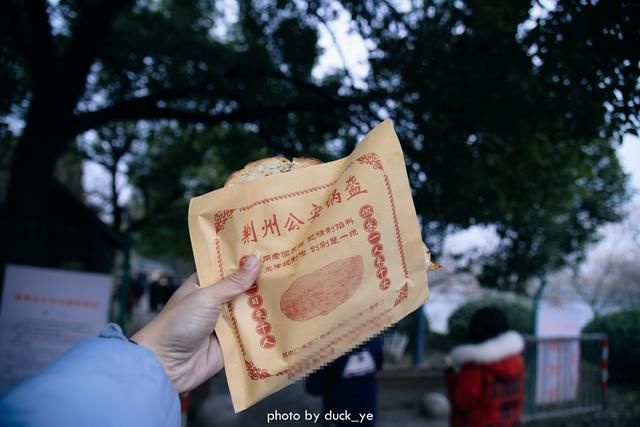  『荆州』湖北荆州特有美食，两人协作才能完成，流传千年只能在街头吃到！