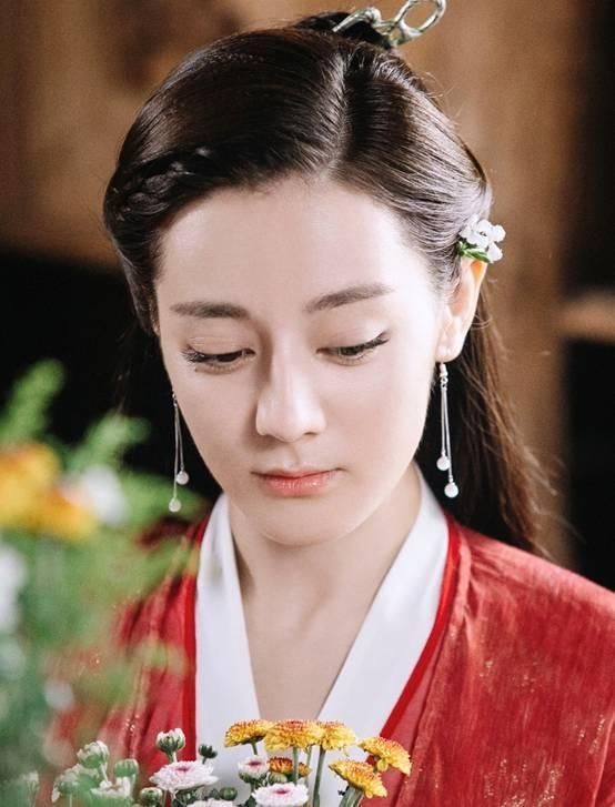  『卡位』迪丽热巴、杨紫，李沁的存货盘点，今年小花卡位战谁能大获全胜？
