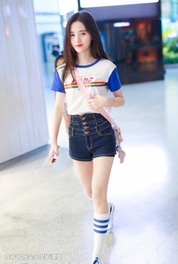 鞠婧祎腰真细，那么紧的短裤都能凹进去，不愧是“四千年美女”