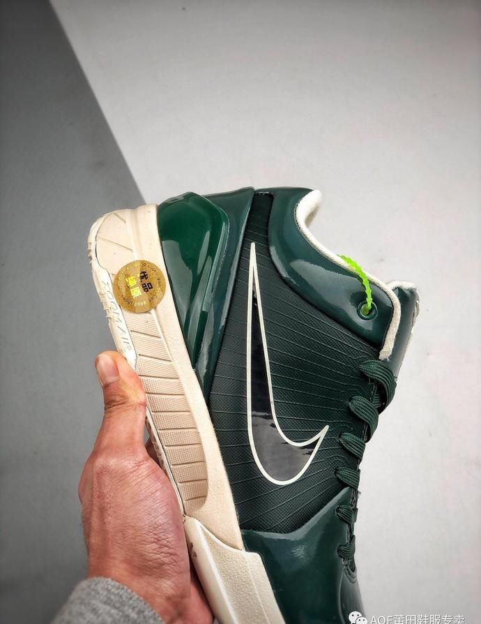 『球鞋』无愧是科比门徒,连球鞋设计都类似!耐克zoom Kobe 4代雄鹿开箱