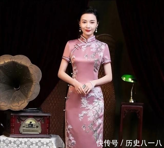  【神态】女人的旗袍美，美在神态，也美在神韵！