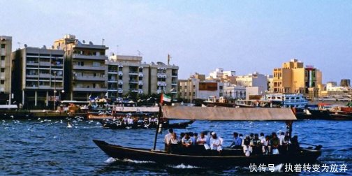 在遍地土豪的迪拜，一百人民币可以买些什么说出来你可别不信