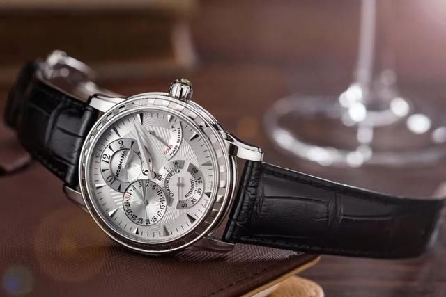 男人月薪5万没存款，一定是中了这几款表的毒！