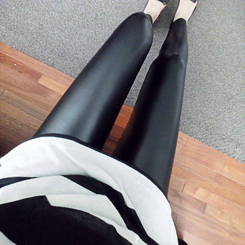 女人再美丽，也别老穿袜裤!瞧瞧下图女人这样穿，魅力感满满