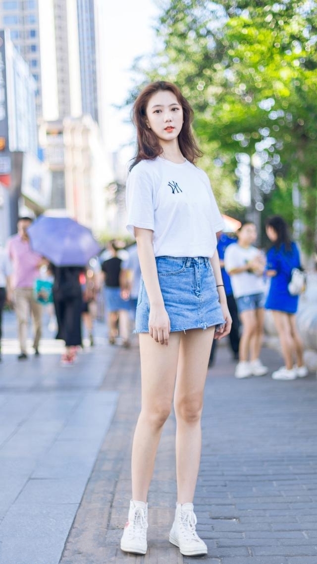 「短发」路人街拍,甜美可爱的短发小姐姐,黑色休闲装搭配,很唯美